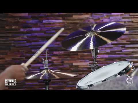Paiste 17" Signature Traditionals Thin Crash Cymbal - 1081g (4301217-1080922E)