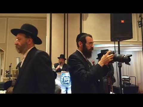 Shira Choir With Pinky Weber  - Omar Reb Yoisi