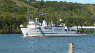 preview picture of video 'RV Lake Guardian in Portage Lake Shipping Canal and Houghton Hancock Vertical Lift Bridge'