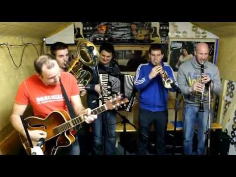 LIVE Ansambel JUHEJ / Die JUHEJ Oberkrainer - Čez Gorjance/Trauntaler-Bierpolka