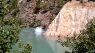 preview picture of video 'Cliff jumping at bluehole, Arkansas'