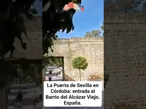 LA  PUERTA DE SEVILLA EN CÓRDOBA: ENTRADA AL BARRIO DEL ALCÁZAR VIEJO. España.