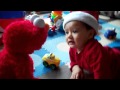 Jugando Con Elmo En Navidad