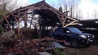 preview picture of video 'Pick up Toyota Hilux destruction hangar 2'
