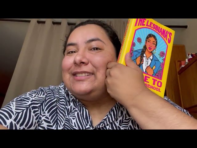 Vídeo relacionado con The Golden Boy's Guide to Bipolar: An Unforgettable Companion Novel about Navigating Mental Health from the Bestselling Author of The Lesbiana’s Guide to Catholic School (English Edition)