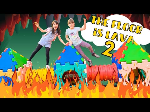 The floor is lava REAL vs ROBLOX con Azzurra