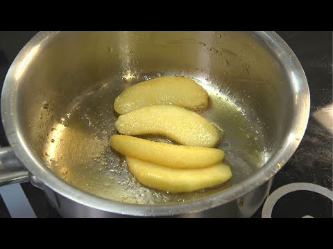 Caramelized apple slices as a savory accompaniment (lamb liver)