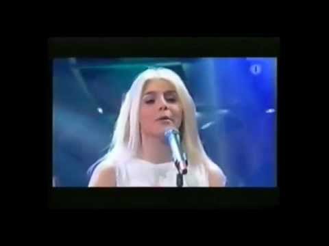 Sandra Kim sings Baby One More Time like an opera (2001)