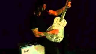 Video thumbnail for Eric McFadden Plays Resonator Guitar into a Supro Titan 1x10 Combo by SuproUSA