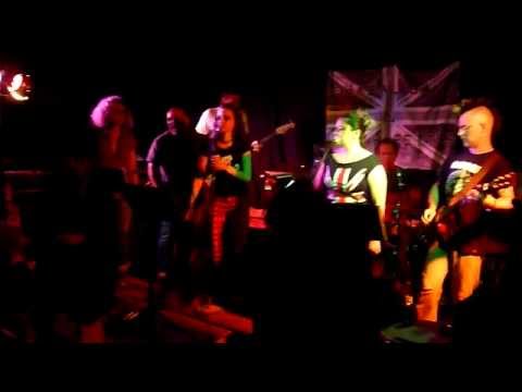 Chacal Band et les Hupettes - 09 - Should I stay or should I go