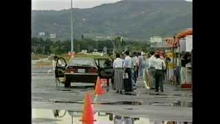 Fw: [新聞] 2百萬保時捷自撞噴胎　靠3輪繼續開…直