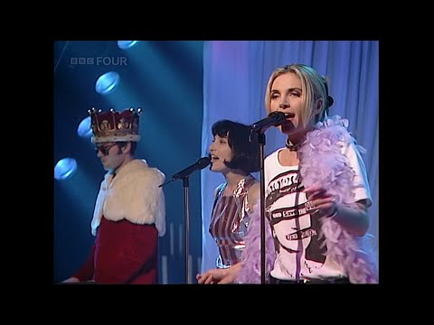 Saint Etienne  -  Who Do You Think You Are  - TOTP  - 1993