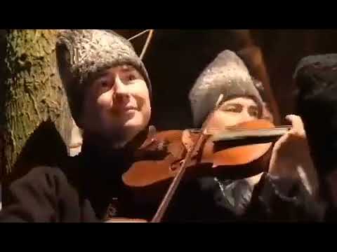 Ansamblul Romanița - Primește-ne gazdă-n casă (Official Video)