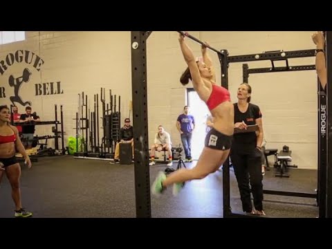 60 Unbroken Butterfly Pull-ups in 60 Seconds—Camille Leblanc-Bazinet