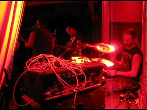 Throes - World Of Pigs @ The Giffard Arms, Wolverhampton