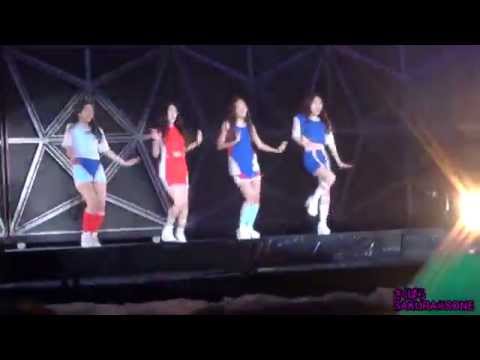 @Sakura_SONE Red Velvet Happiness at SMT in Shanghai 141018