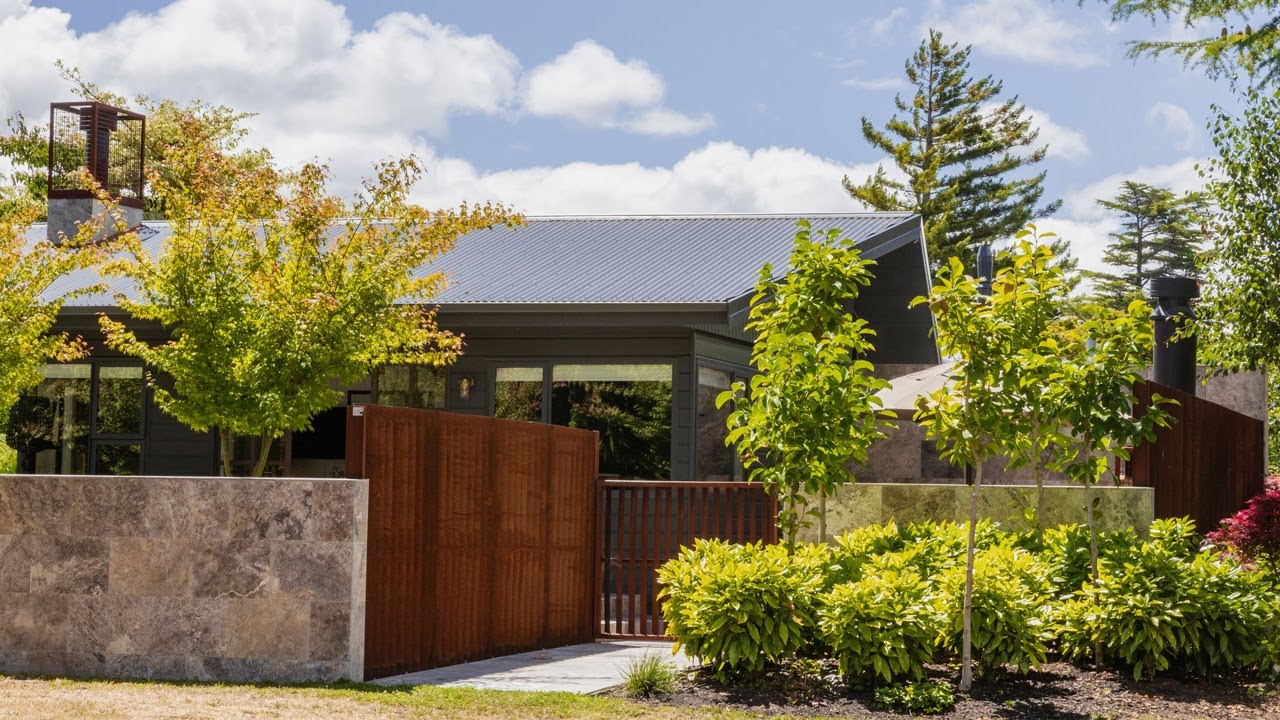 Luxurious Lake Retreat