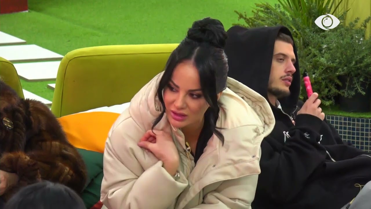 “Më akuzove kot”/ Sara përlotet në debat me Gazin: Më prite me këmbët e para