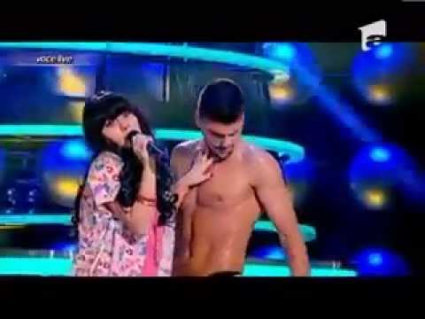 Jo ( Ioana Anuța ) se transforma in Carly Rae Jepsen - "Call Me Maybe" - Te cunosc de undeva