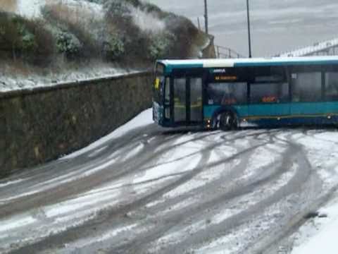 Is this Britain's best bus driver ? How to get up Saltburn Bank!