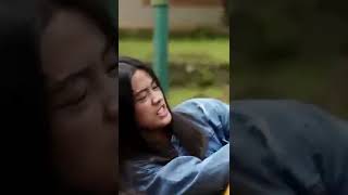 Download lagu Ngakak! Ini Nih Berantem Cewek Versi Ria dan Santi #shorts #darijendelasmp mp3