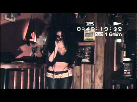 Laila jammen in cafe accapela  cover nr Leun op mij