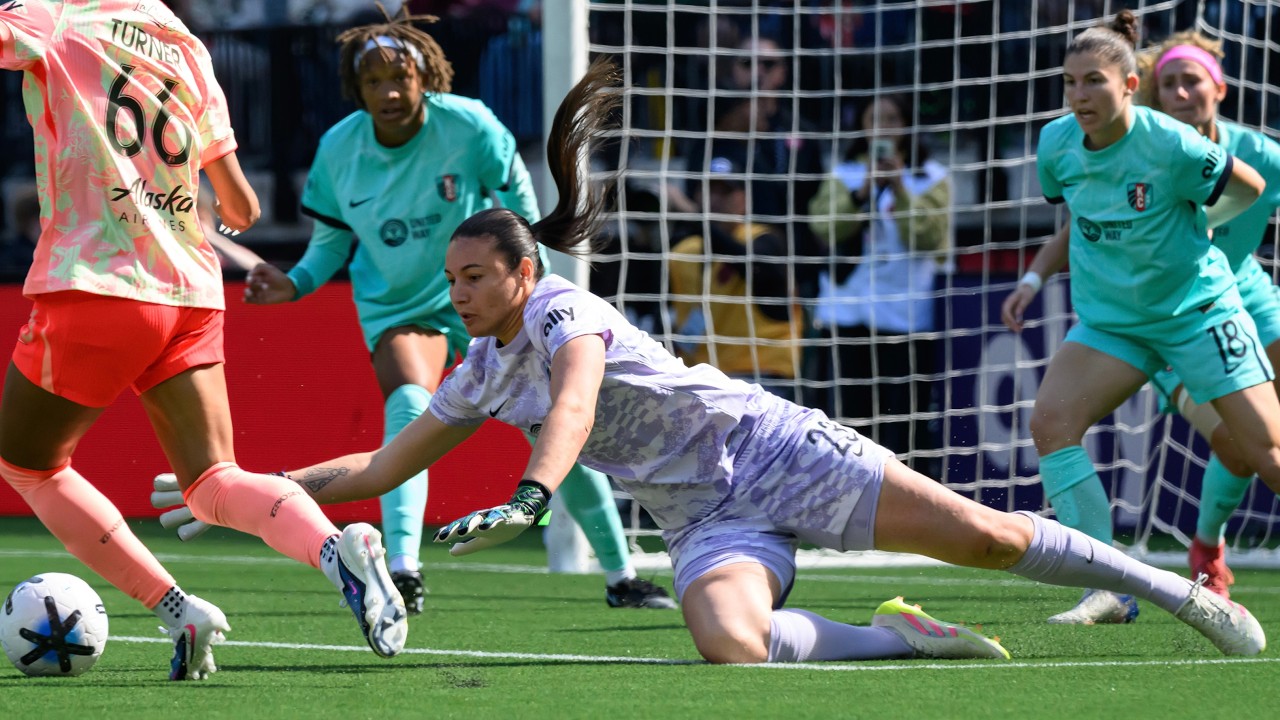 Thumbnail for Lorena vs. Portland Thorns | 2026 Hy-Vee Save of the Match