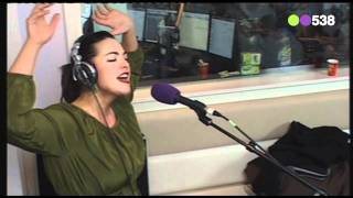 Radio 538: Caro Emerald - Stuck (Live bij Evers Staat Op)