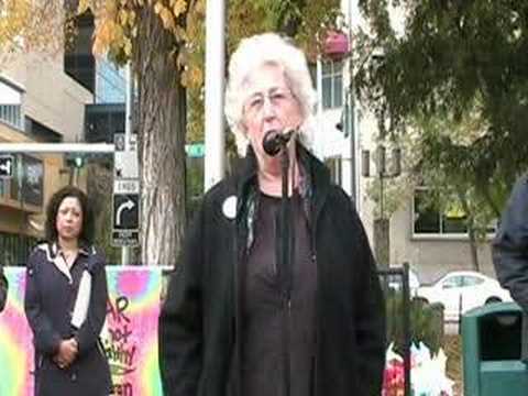 download lagu mp3 mp4 Bondan Prakoso Fade2black Maui Moon, download lagu Bondan Prakoso Fade2black Maui Moon gratis, unduh video klip Bondan Prakoso Fade2black Maui Moon