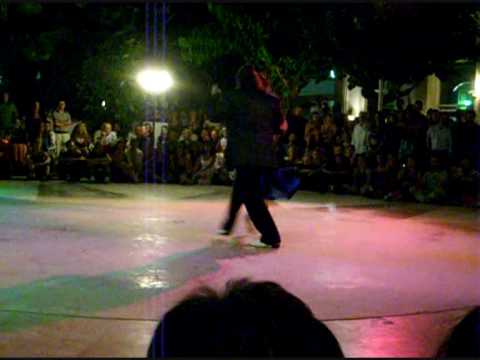  Juana Sepulveda  and  Mariano Frumboli  are  dancing  to  the  milonga  "  De Pura Cepa  "