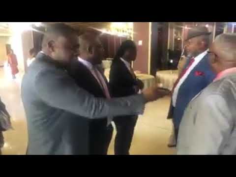 MDC VP Mudzuri secretly joins Mnangagwa meeting… confronted by party officials – VIDEO MDC VP Mudzuri secretly joins Mnangagwa meeting… confronted by party officials – VIDEO