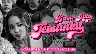 Download lagu Avolia - Benar Kata Temanku  (Live Performance at Mall Bassura | Teman Makan Teman Showcase) mp3