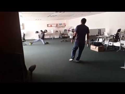 Ruptura de tibia y peroné en la oficina jugando Futbol