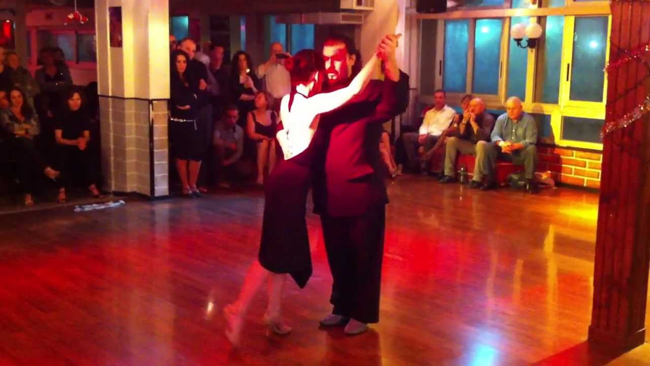 Jorge Llado y Florencia Argento 18 12 2011 Milonga del Angel Genova 2