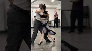 clase de tango en la viruta junto a @leonardopankow