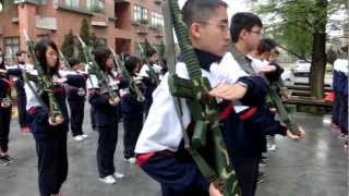 [哈拉] 槍放肩膀的動作的正確位置?