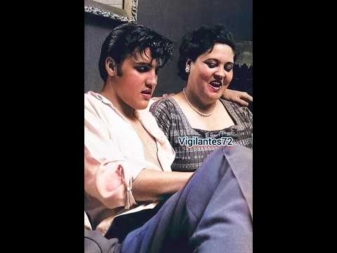 Great love between Elvis Presley and his mother! #elvisparsley  #gladyspresley  #viralshorts  #short