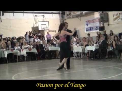  Leonardo Vilte  and  Alejandra Zavala  are  dancing  to  the  tango  "  Todo  "