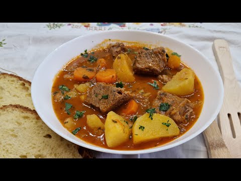 SPEZZATINO CON PATATE MORBIDISSIMO E GOLOSO - Ricetta facile - Secondi di carne