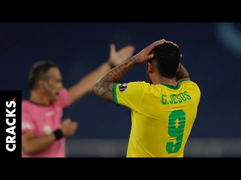 La patada karateca de Gabriel Jesús que dejó a su rival en el suelo