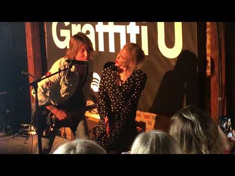 KEITH URBAN SURPRISE: Sings to Nicole Kidman -  Parallel Line at GRAFFITI U album party