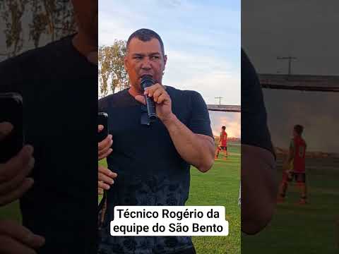 Técnico Rogério da equipe do São Bento