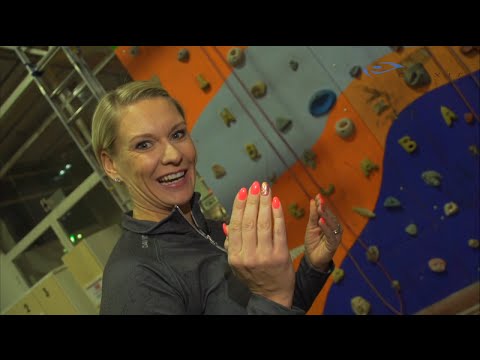 Pitkin kynsin pitkin seinää