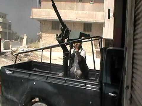 القائد عبد القادر الصالح يتصدى للطيران الحربي في مدينة الأتارب في ريف حلب الغربي بواسطة رشاش دوشكا عندما كان قائد كتيبة قبضة الشمال