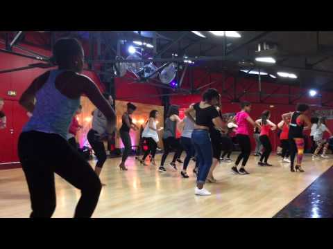 Ismaray Chacón Aspirina - Columbia con abanico - Paris - 9. Abril 2017