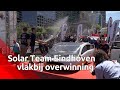 Zonnewagenracers feesten in fontein na finish Solar Challenge