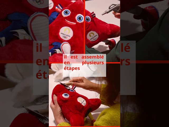 Vídeo relacionado con Doudou et Compagnie JO2411 - Peluche de Phryge Paralímpico (25 cm), diseño de Sombrero fryge Paralímpico y de Peluche Rojo de los Juegos Olímpicos y Paralímpicos