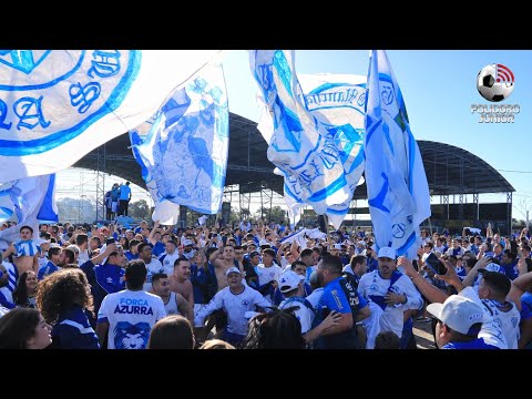 Recepção de gala: Torcida do Avaí fez a festa na chegada da delegação na Ressacada | 29/07/2023