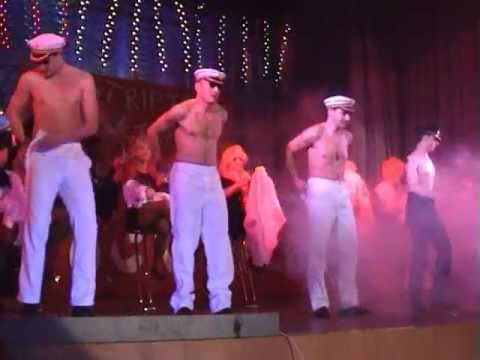 Striptease, Strapse, Stramme Kerle - Männerballett in der Hafenstraße