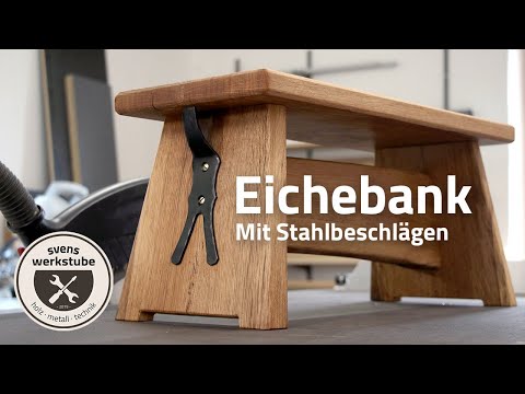 Rustikale Bank aus Eiche mit Metallbeschlägen